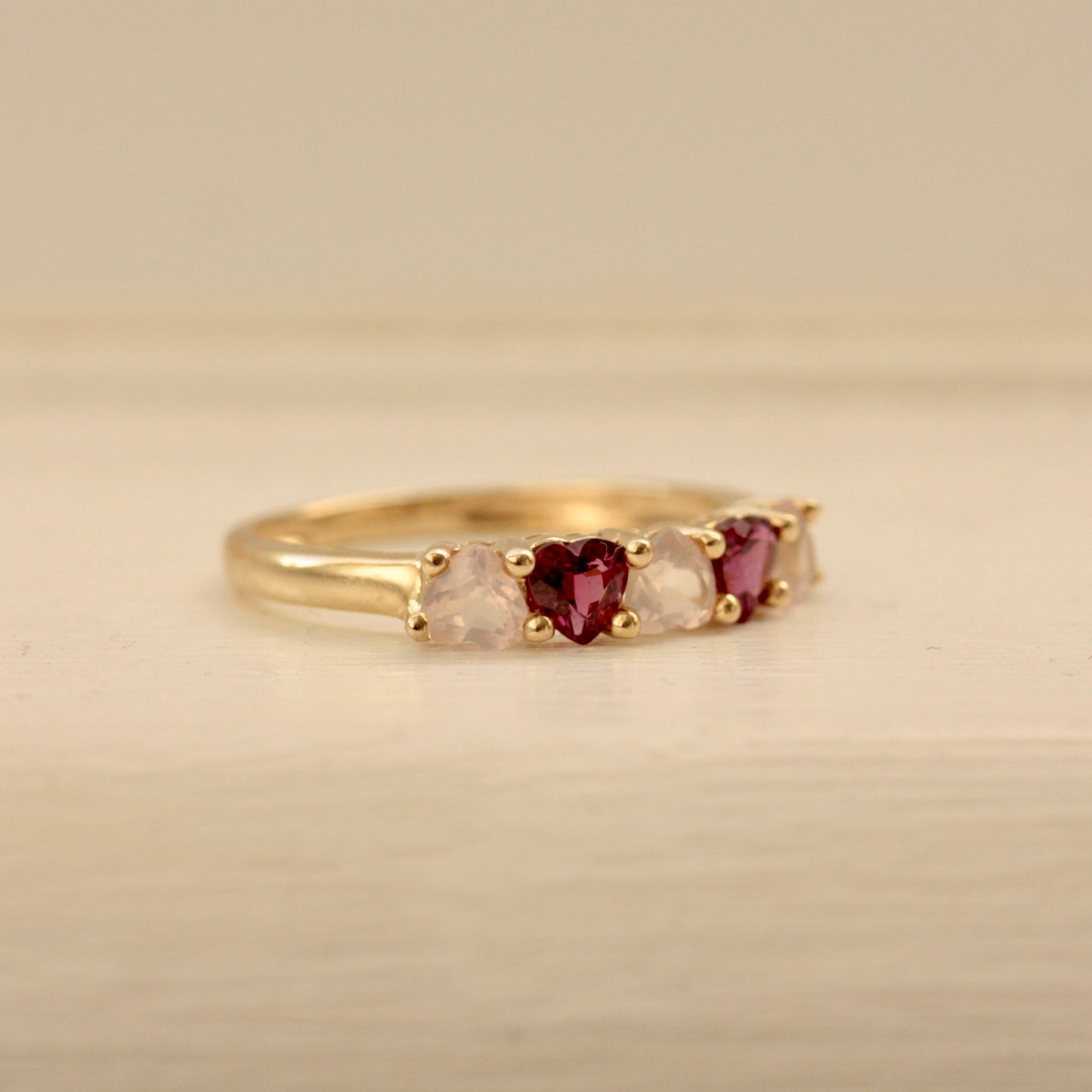 pre-owned 9ct gold garnet quartz ring
