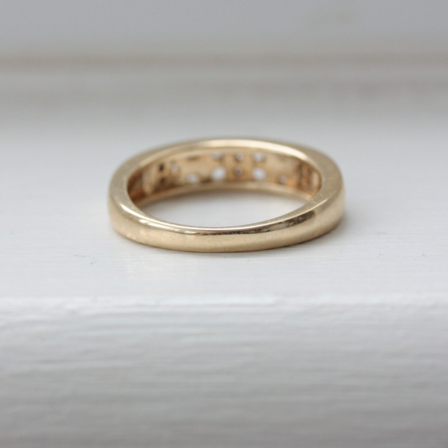 Vintage 9ct Gold Diamonds and Bows Band Ring