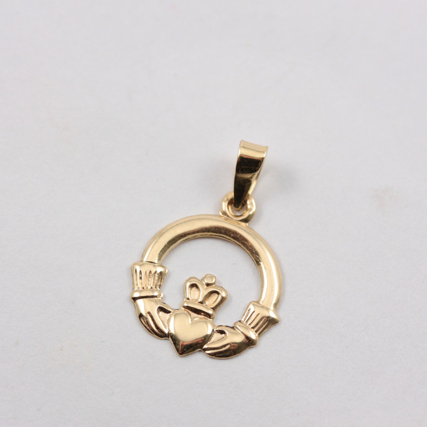 Pre-owned Small 9ct Gold Claddagh Pendant