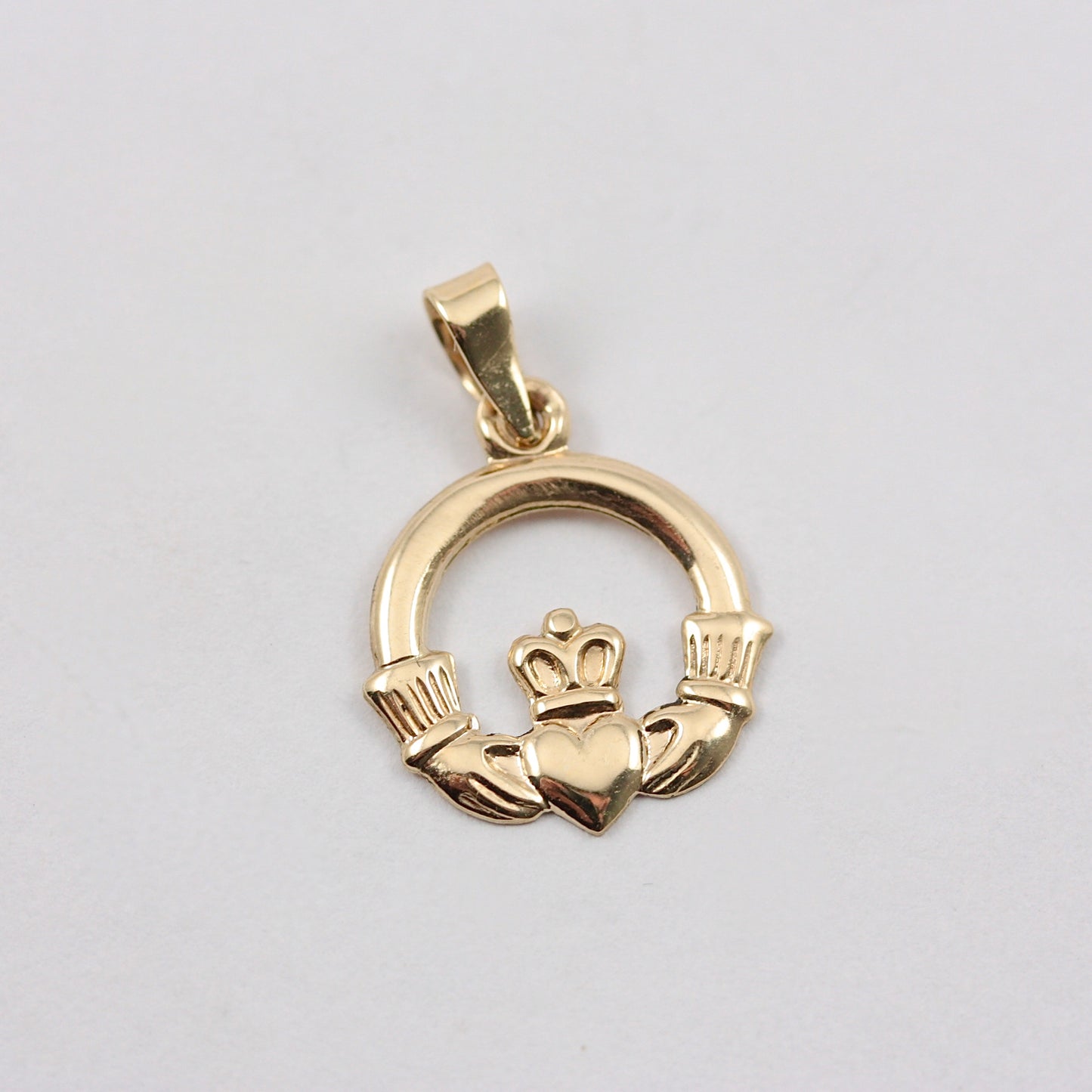 Pre-owned Small 9ct Gold Claddagh Pendant