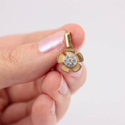 Pre-owned Small Yellow Gold and Cubic Zirconia Daisy Pendant
