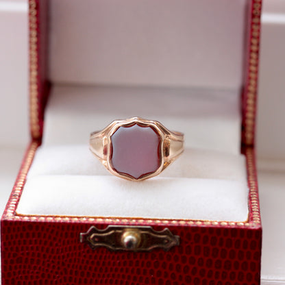 Victorian 9ct gold shield signet ring