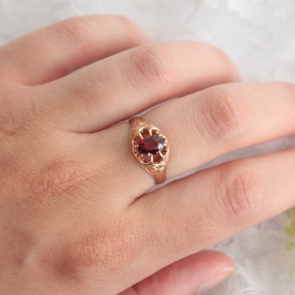 Antique 9ct Gold Belcher Set Garnet Solitaire Ring, 1916