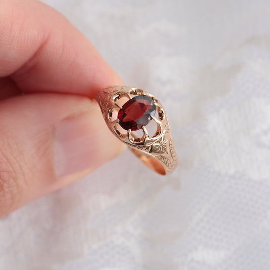 Antique 9ct Gold Belcher Set Garnet Solitaire Ring, 1916