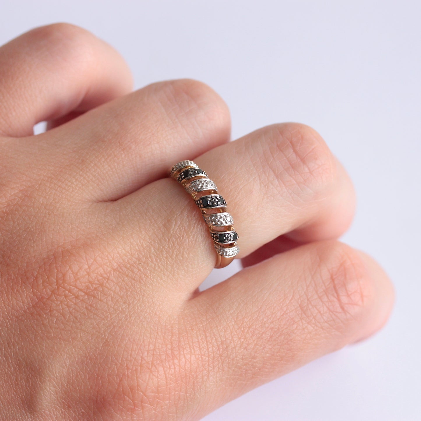 Vintage 9ct Gold Black & White Diamond Open Twist Ring