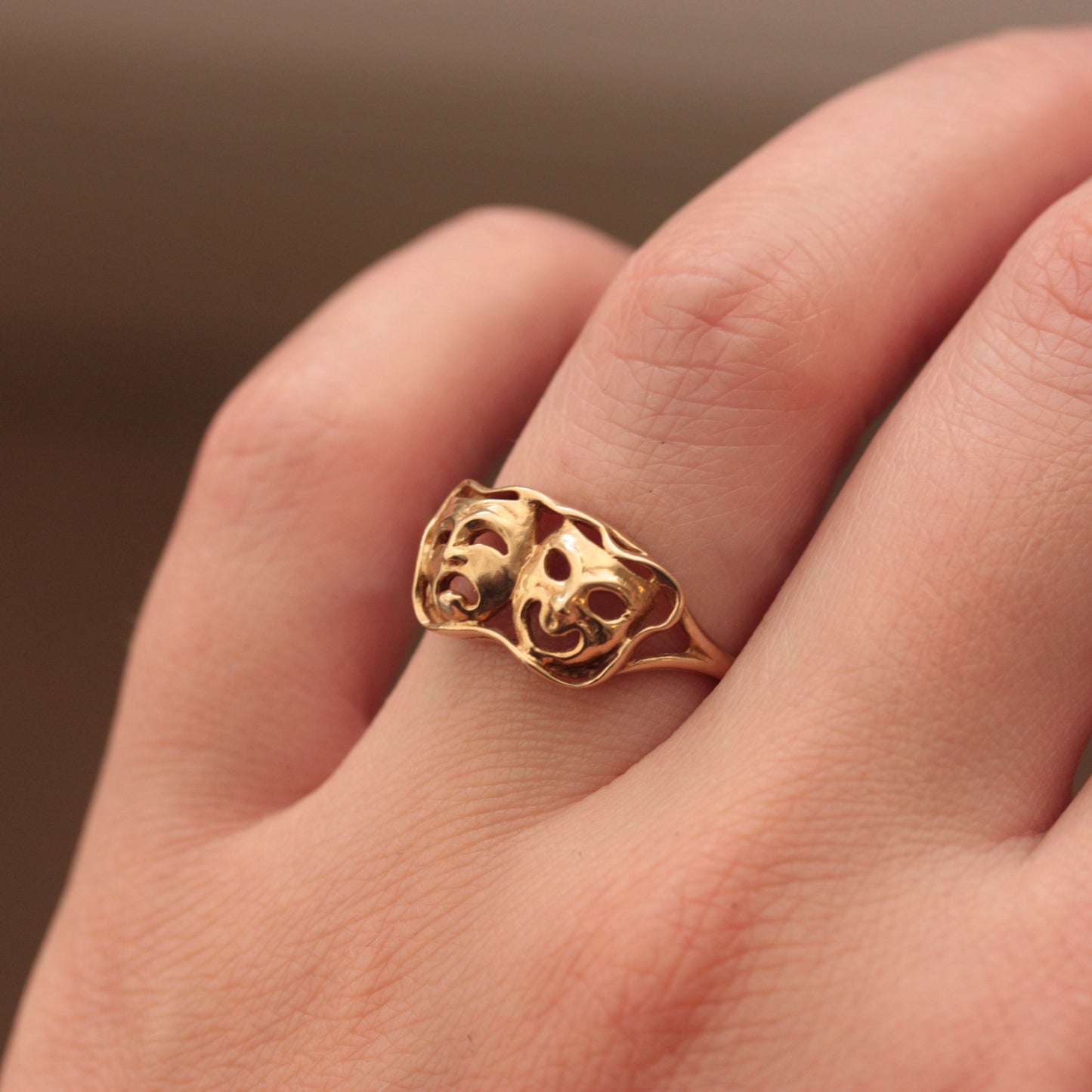 9ct gold theatre masks ring