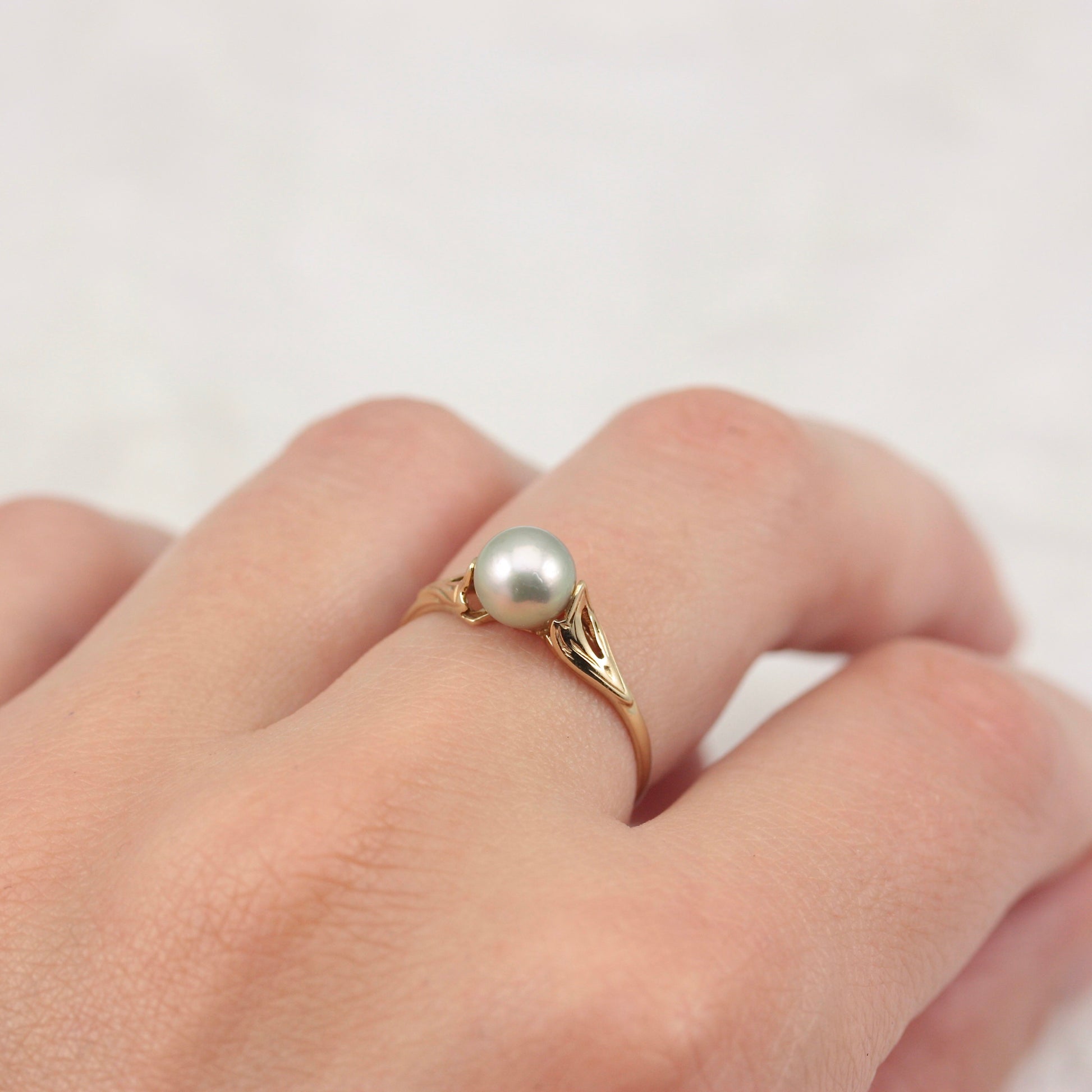 9ct gold grey cultured pearl ring