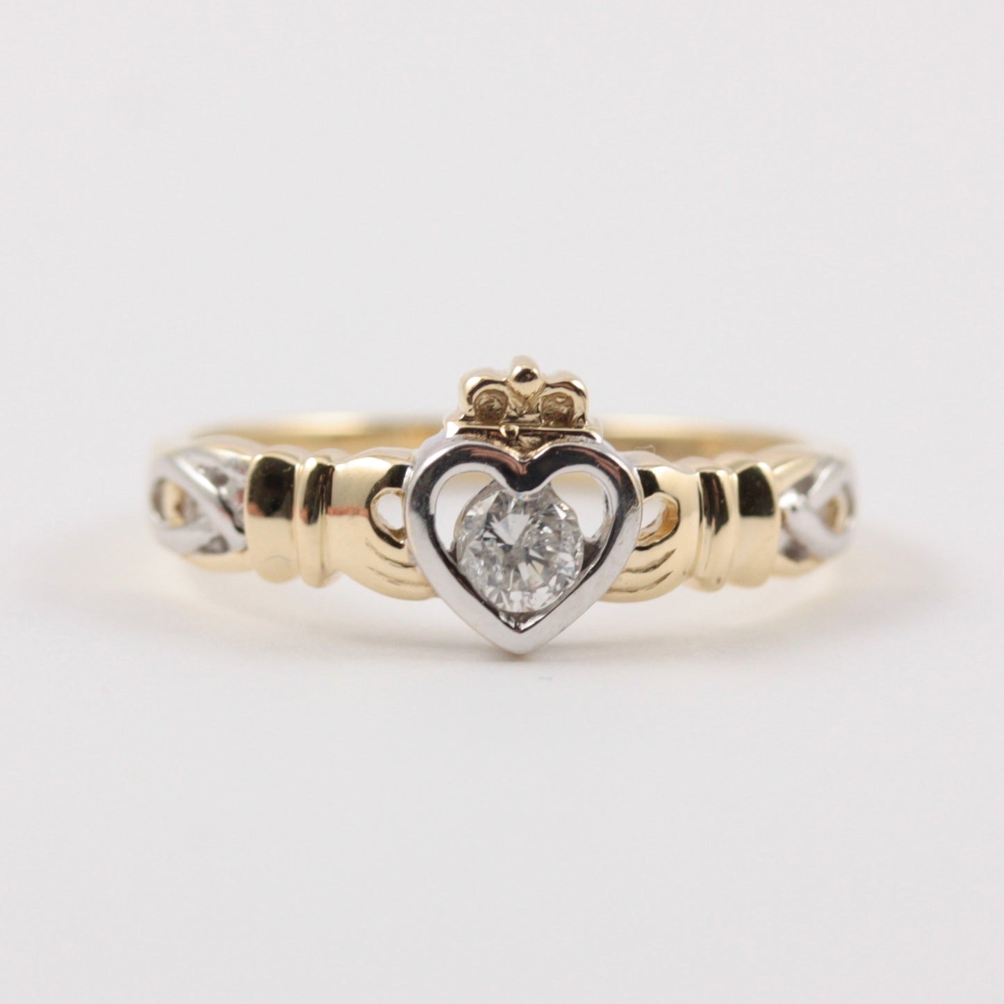 9ct gold claddagh ring