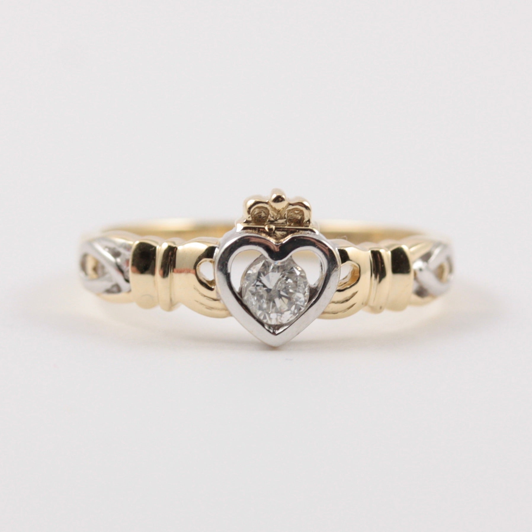 9ct gold claddagh ring