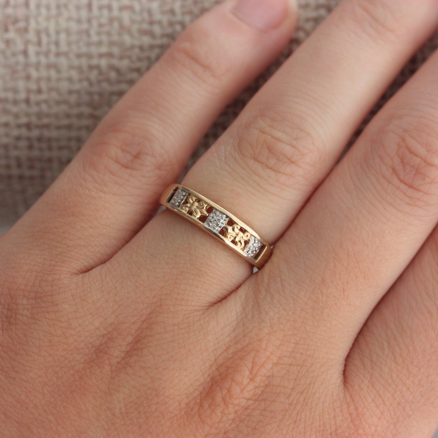 Vintage 9ct Gold Diamonds and Bows Band Ring