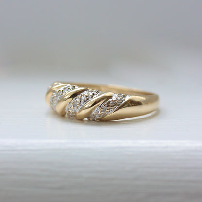 Pre-owned 9ct Gold Diamond Dome Twist Ring