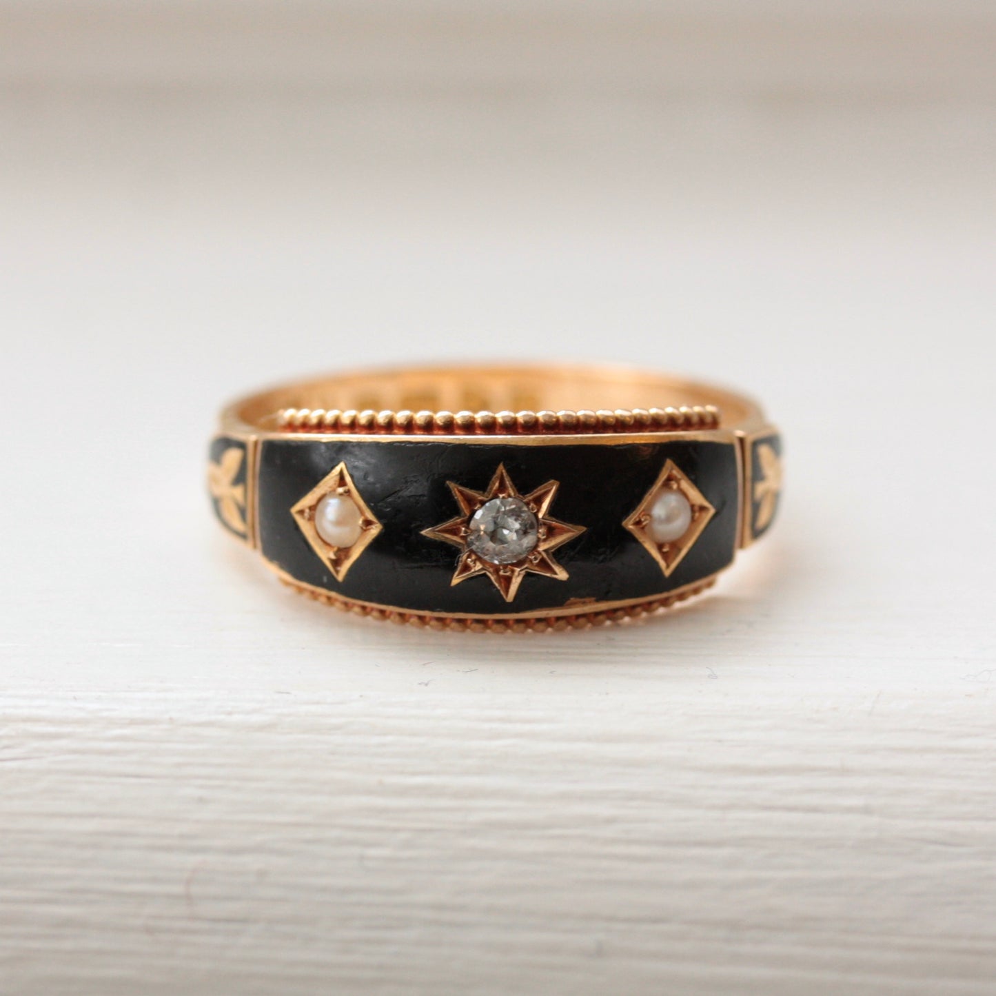 18ct gold star set diamond and enamel ring