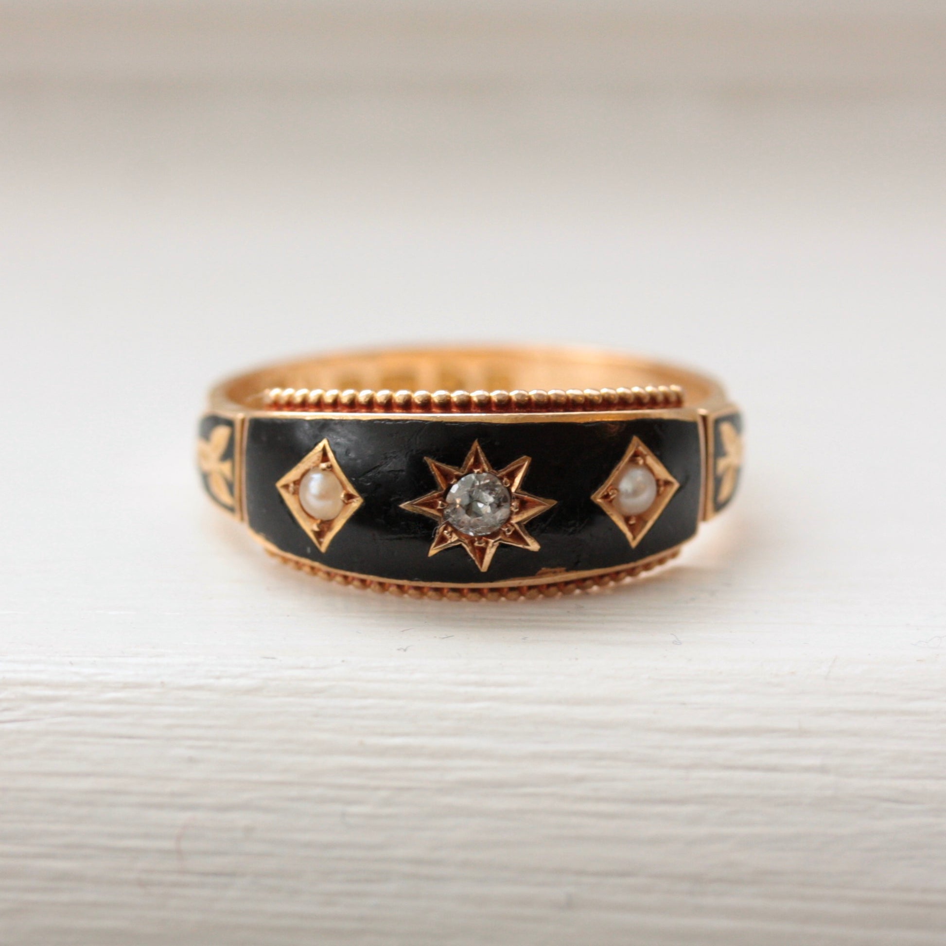 18ct gold star set diamond and enamel ring
