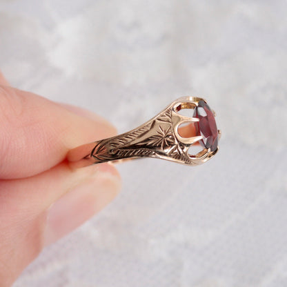 Antique 9ct Gold Belcher Set Garnet Solitaire Ring, 1916