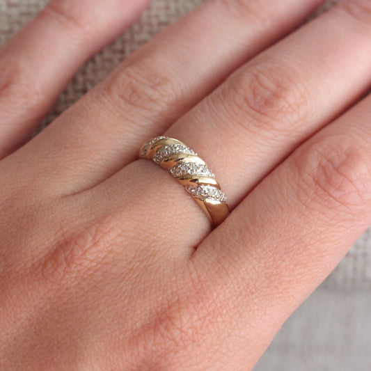 Pre-owned 9ct Gold Diamond Dome Twist Ring 
