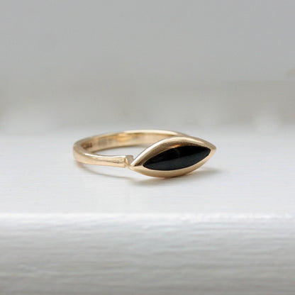 Pre-owned 9ct Gold Onyx Marquise Ring