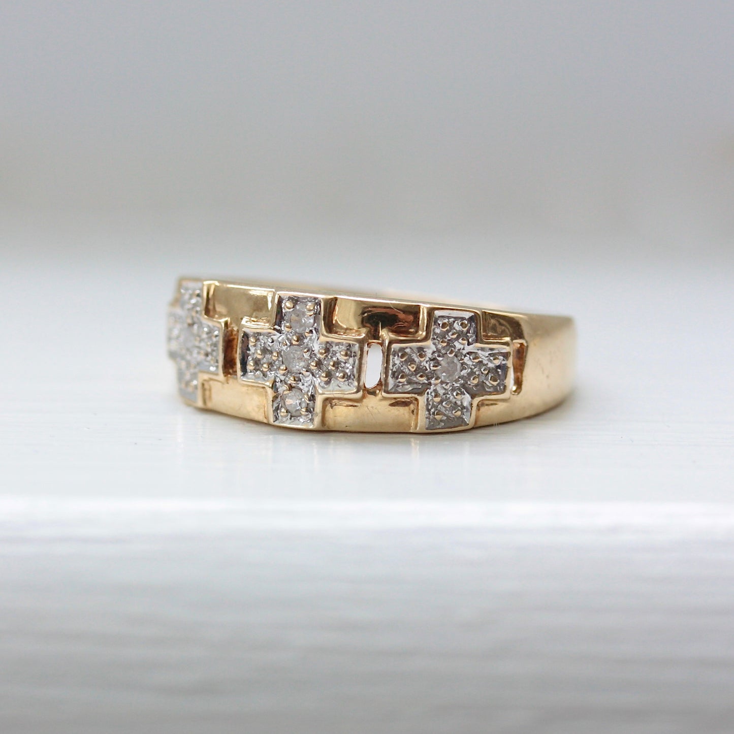 Pre-owned 9ct Gold and Diamond Cross Band Ring