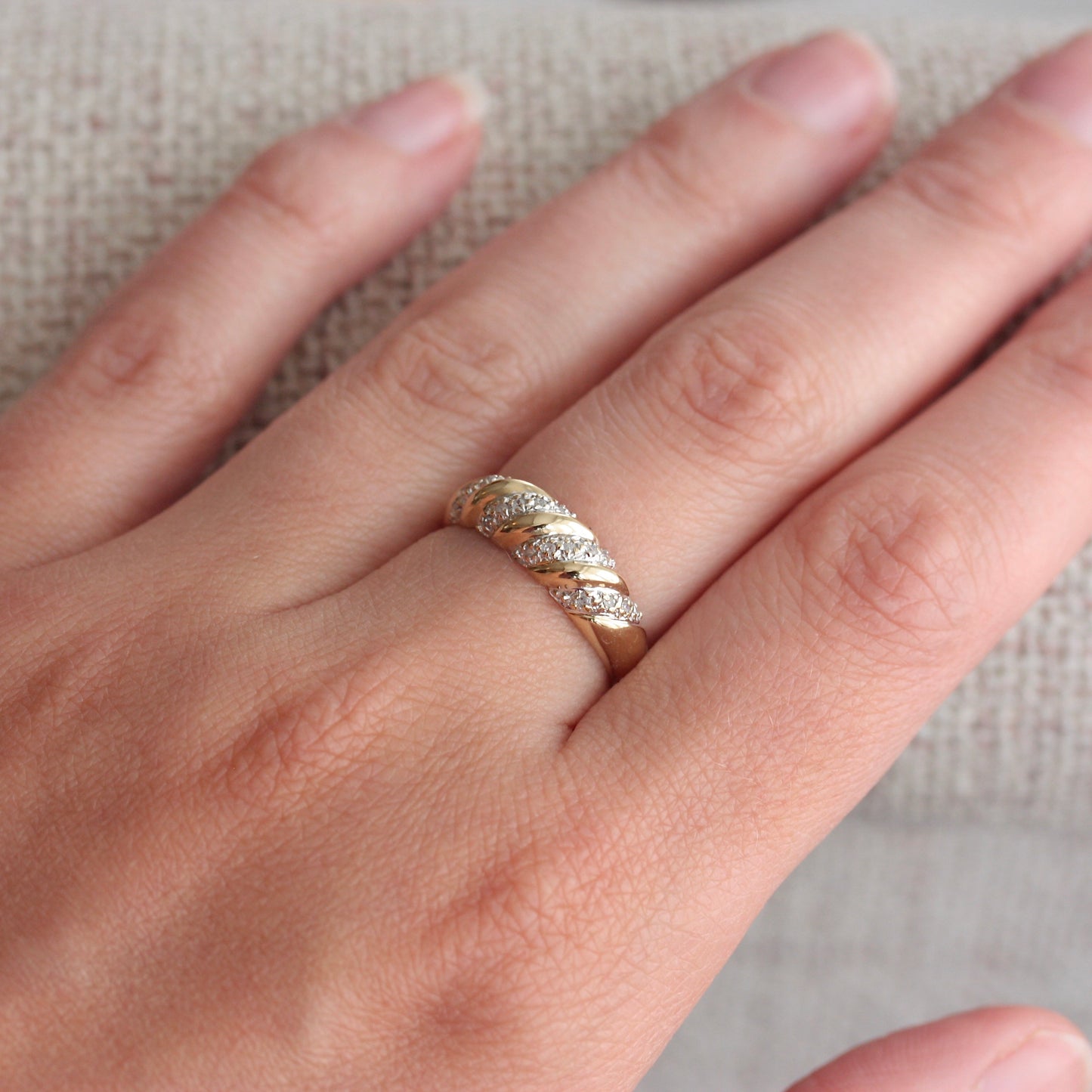 Pre-owned 9ct Gold Diamond Dome Twist Ring