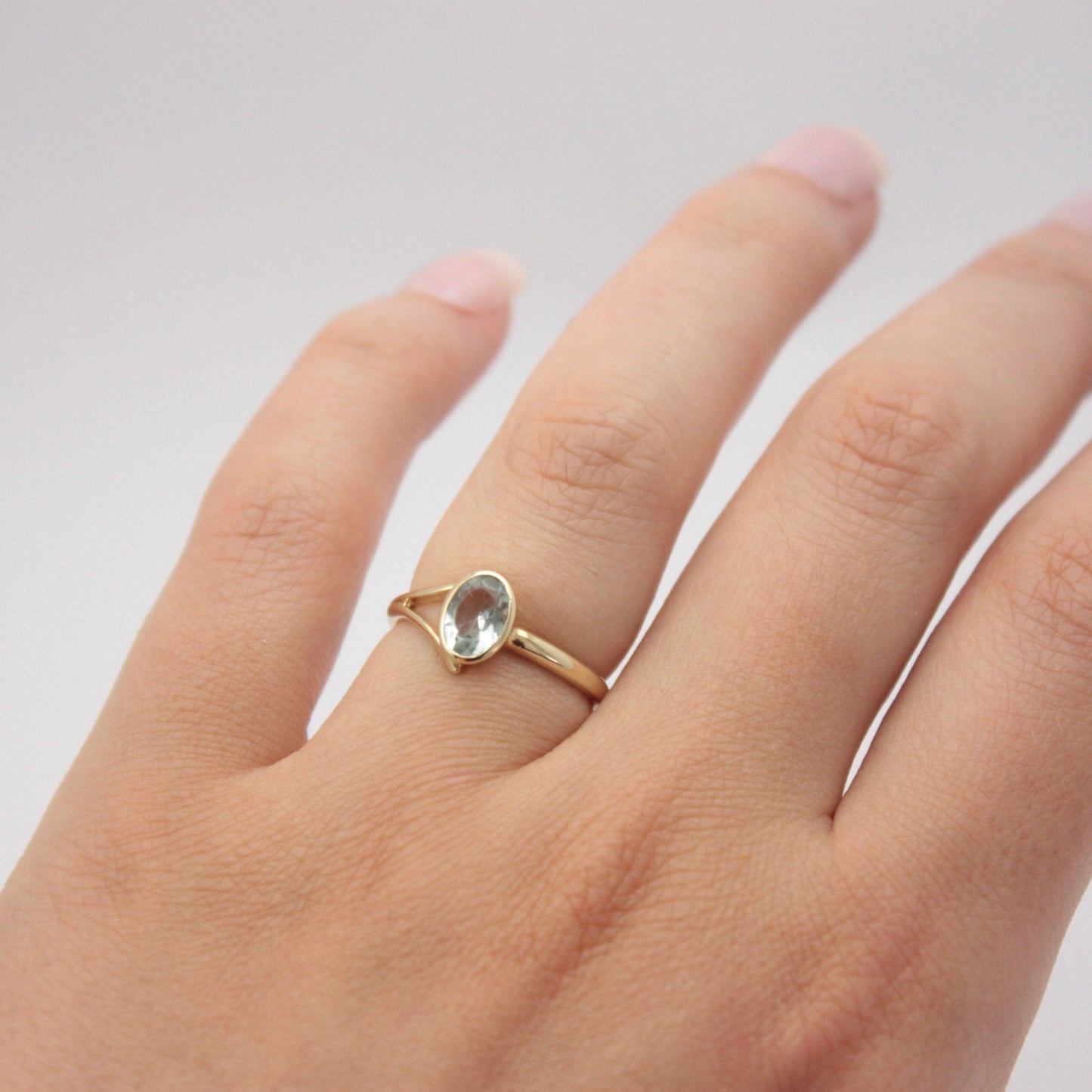 Vintage 9ct Gold Oval Pale Aquamarine Ring, 1997