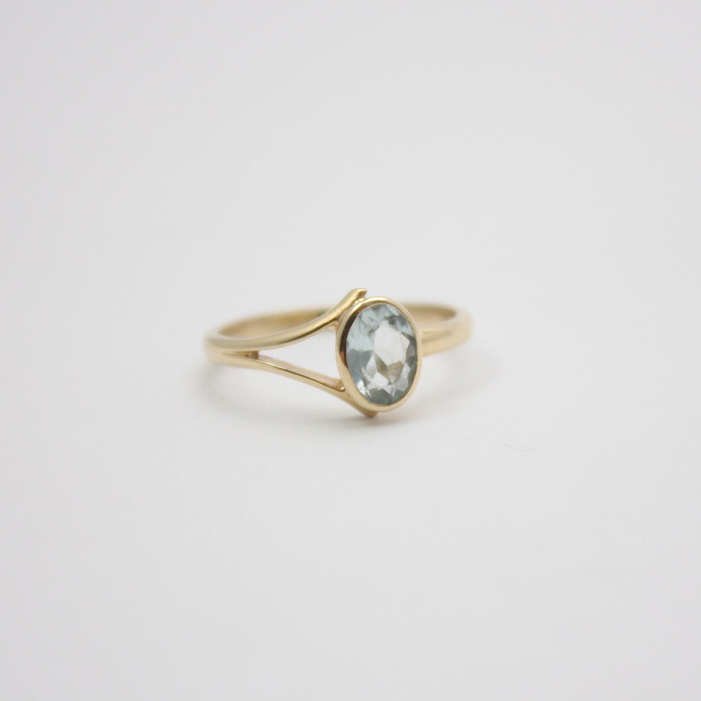 Vintage 9ct Gold Oval Pale Aquamarine Ring, 1997