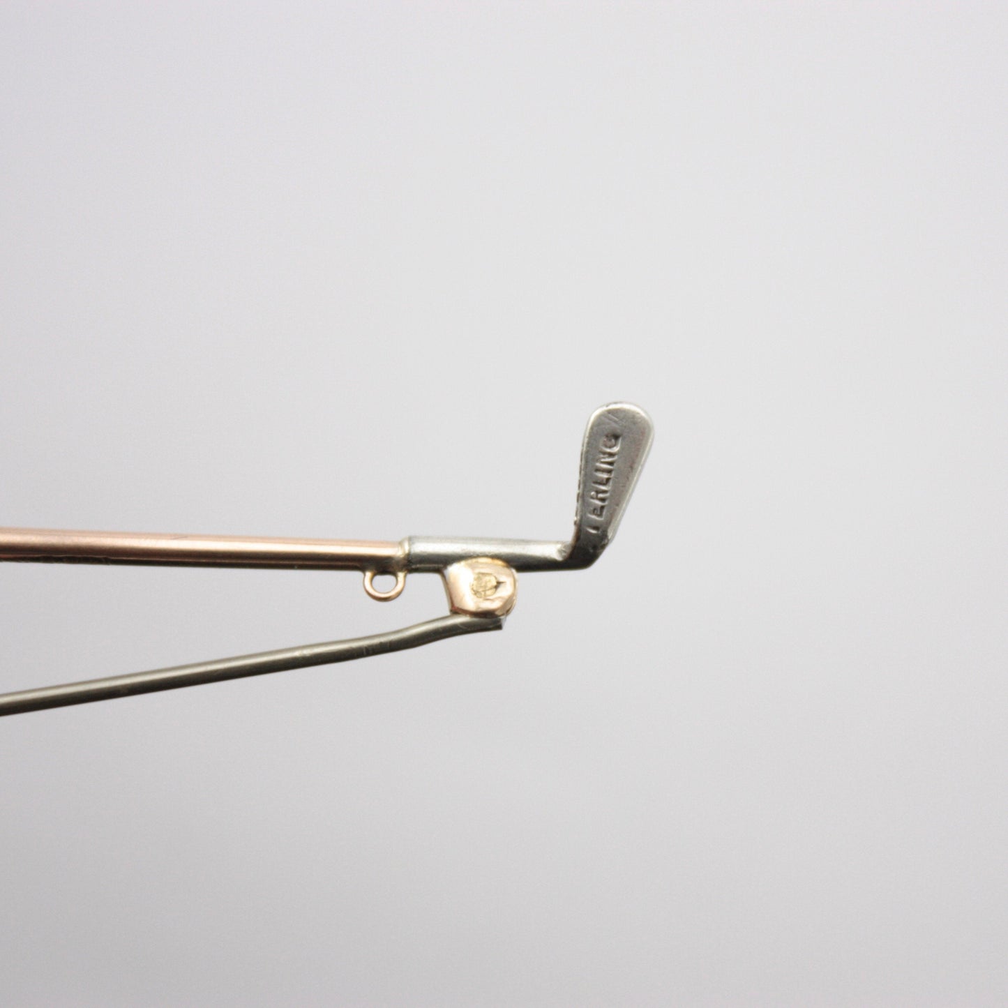 Vintage Art Deco 9ct Gold Golf Club Brooch with Sterling Silver Club Head