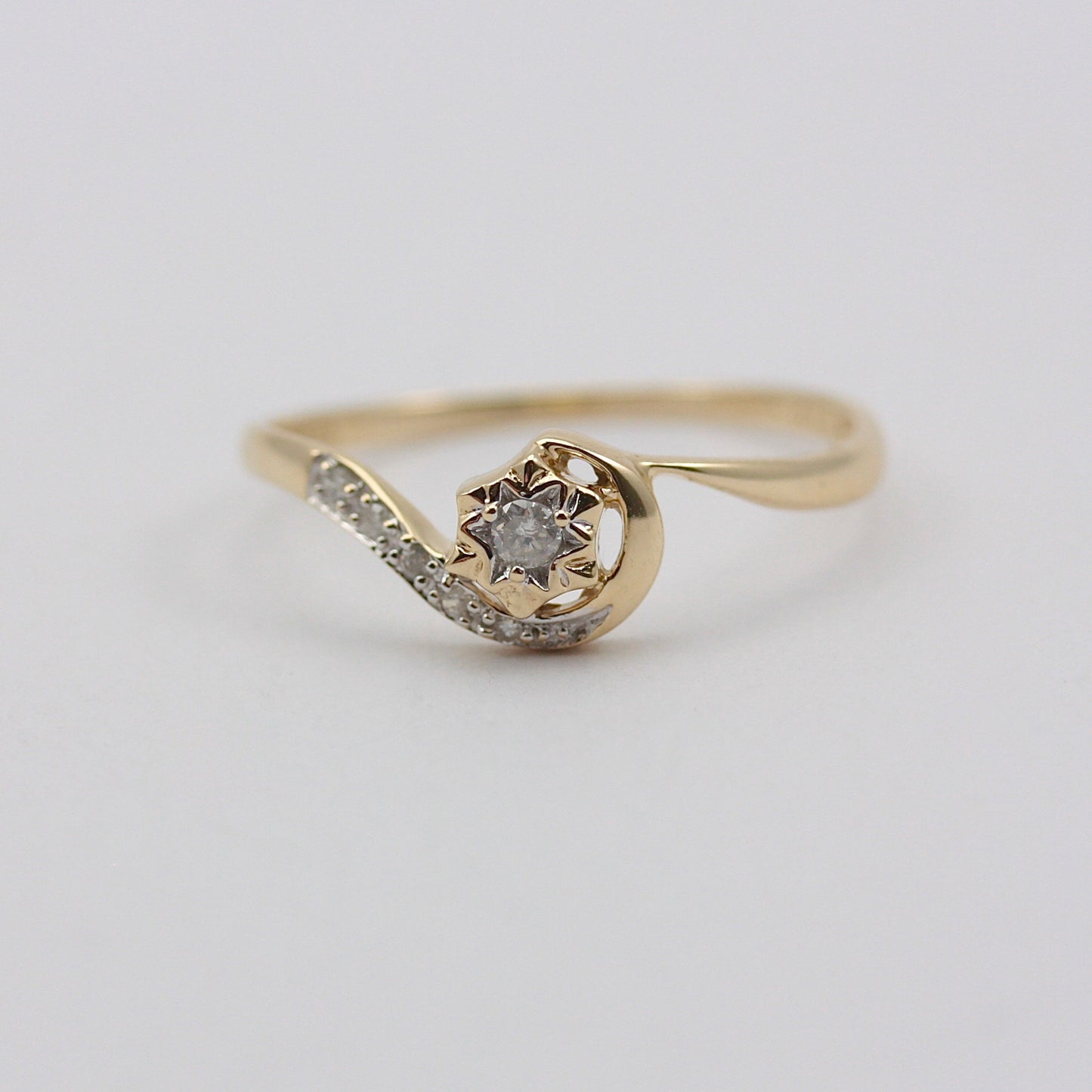 vintage 9ct gold diamond twist front ring