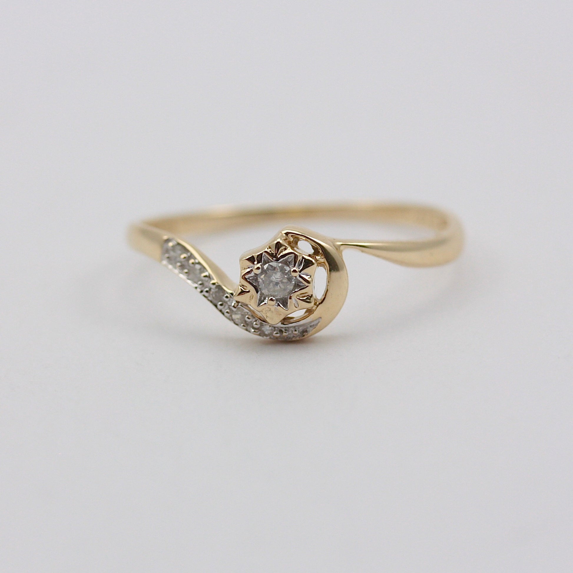 vintage 9ct gold diamond twist front ring