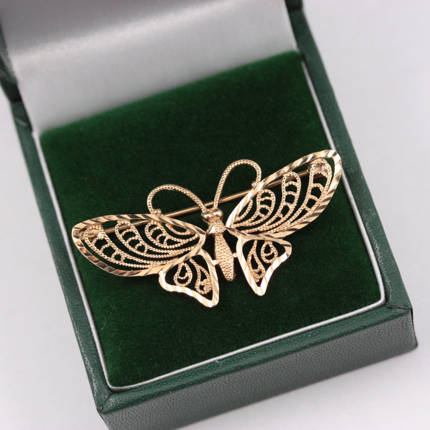 vintage 9ct gold filigree butterfly brooch