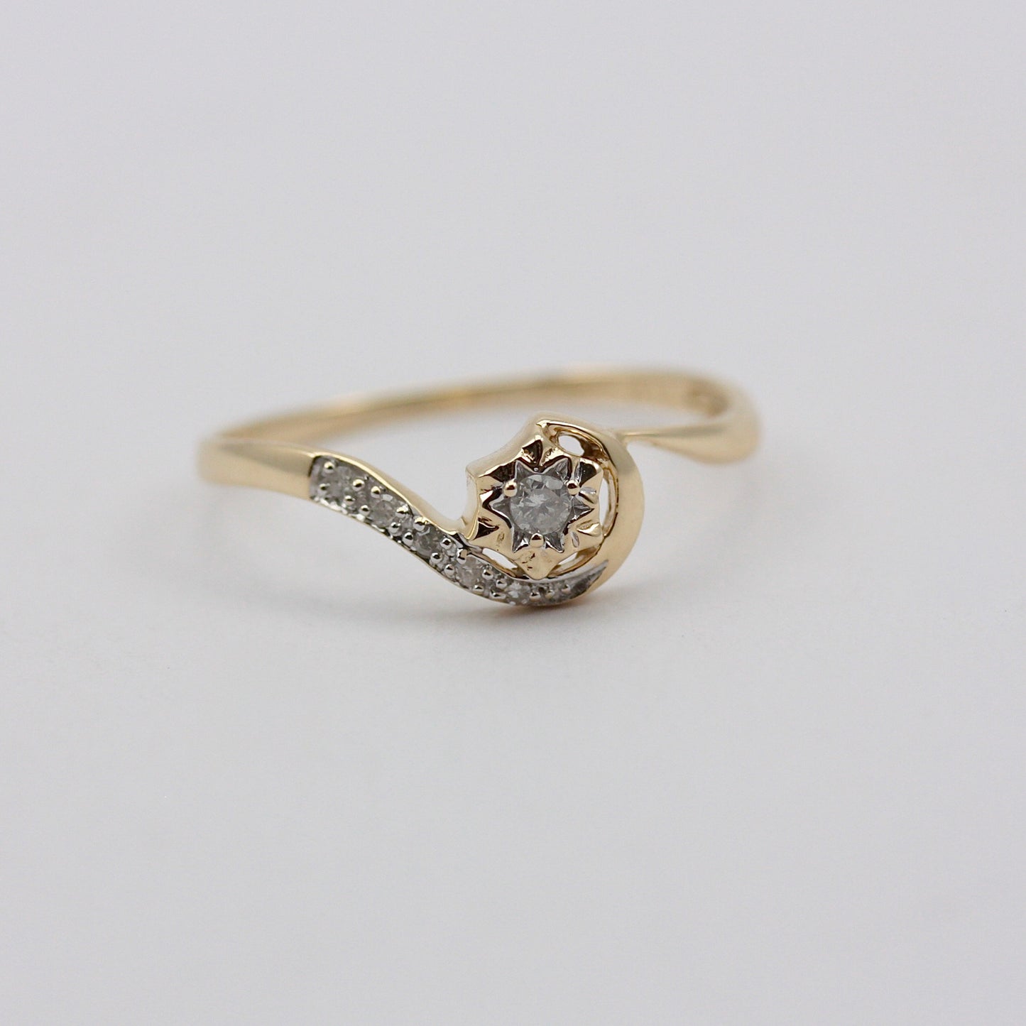 Vintage 9ct Gold Star Set Diamond Twist Front Ring, 1990s