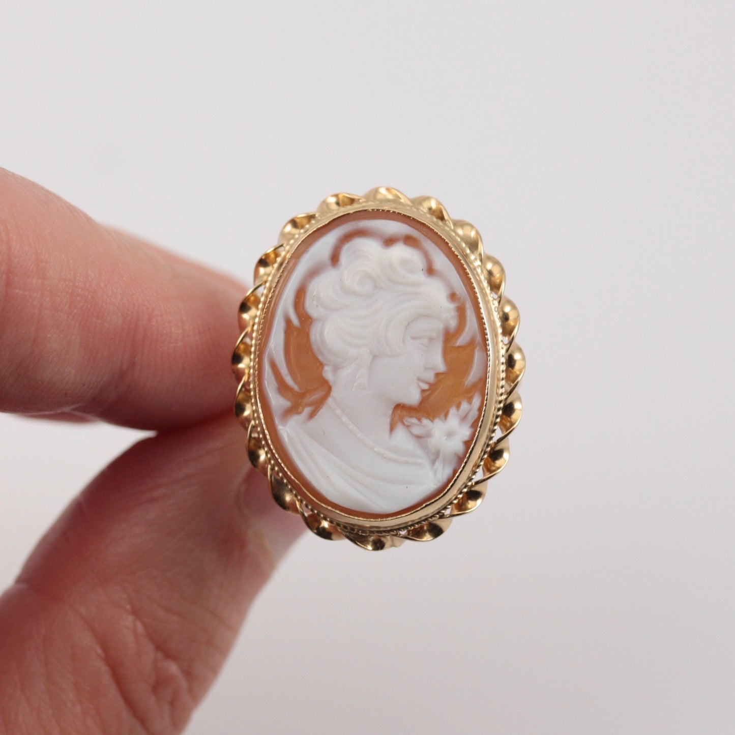vintage 9ct gold shell cameo ring