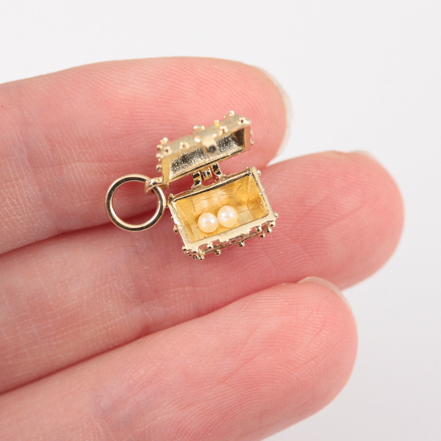 vintage 9ct gold treasure chest charm with pearls inside