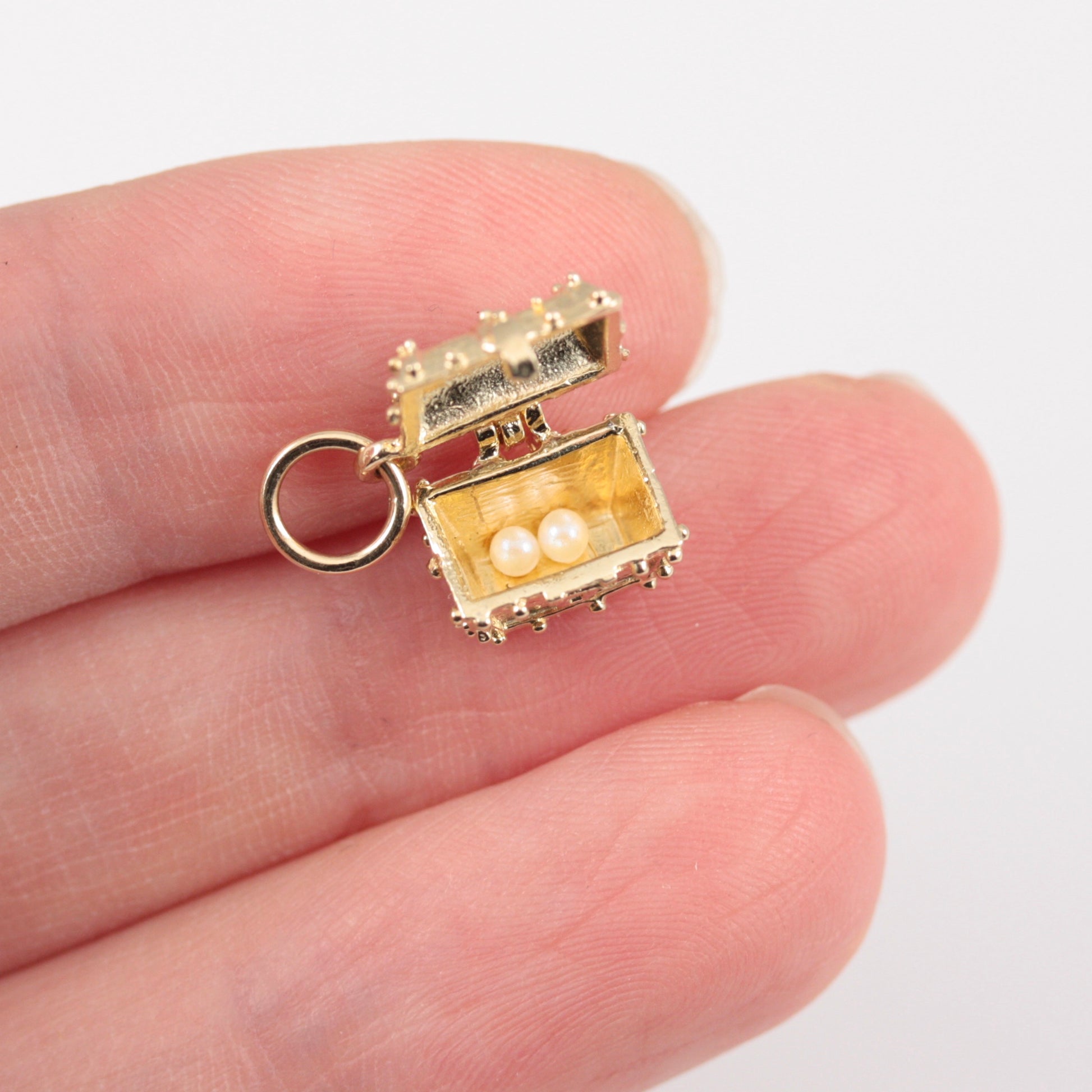 vintage 9ct gold treasure chest charm with pearls inside