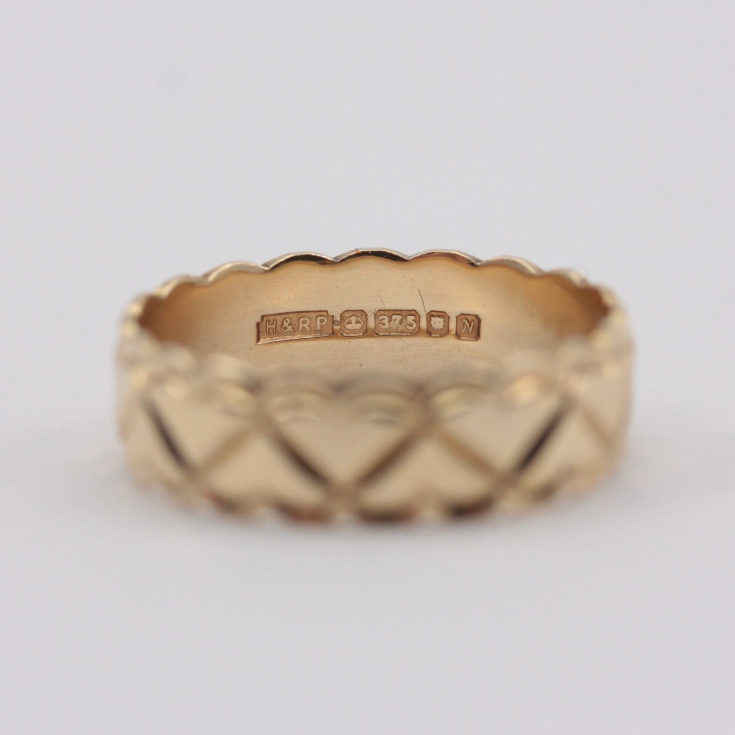 Vintage 9ct Gold Scalloped Edge Heart Patterned Band, 1987