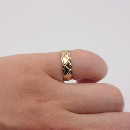 Vintage 9ct Gold Scalloped Edge Heart Patterned Band, 1987