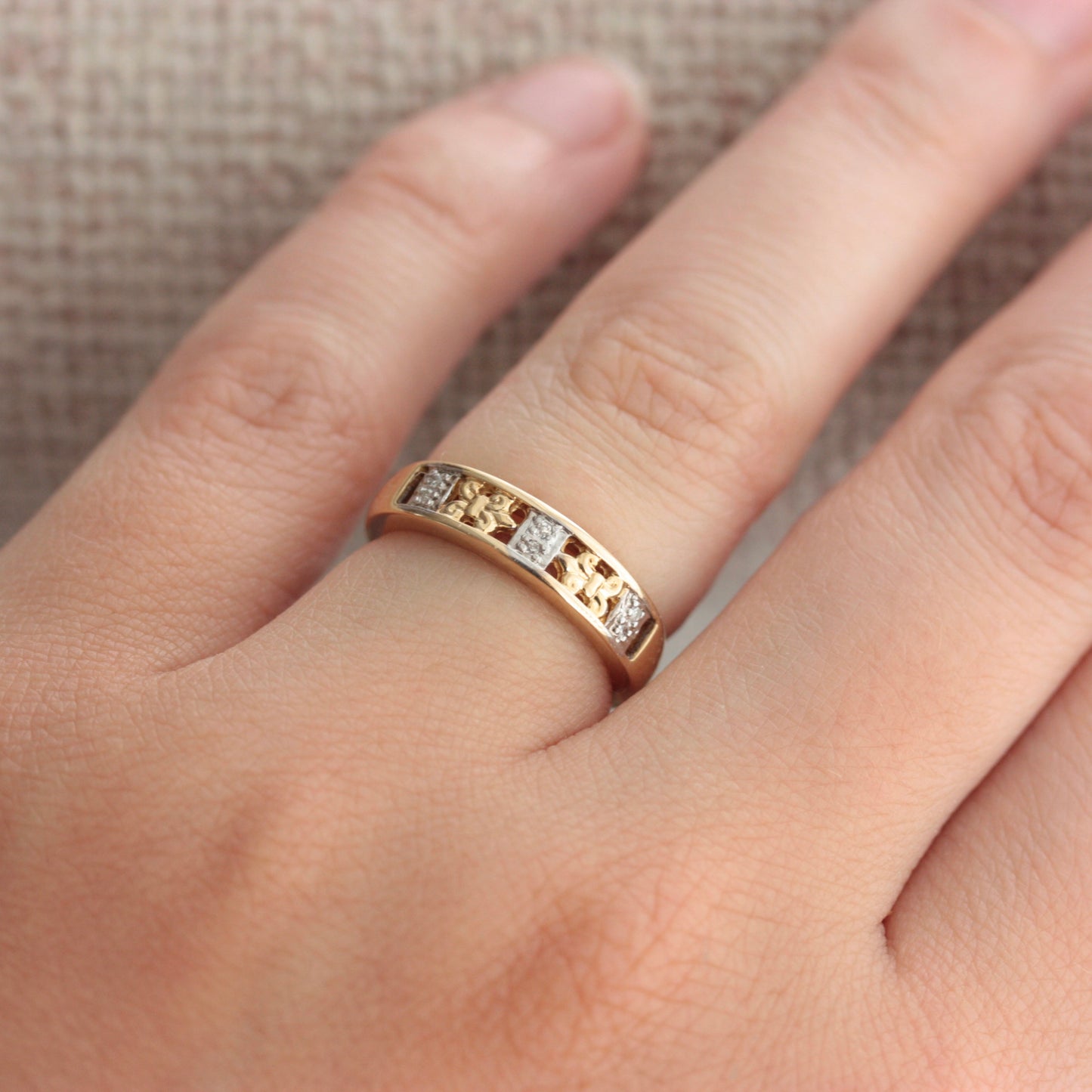 Vintage 9ct Gold Diamonds and Bows Band Ring