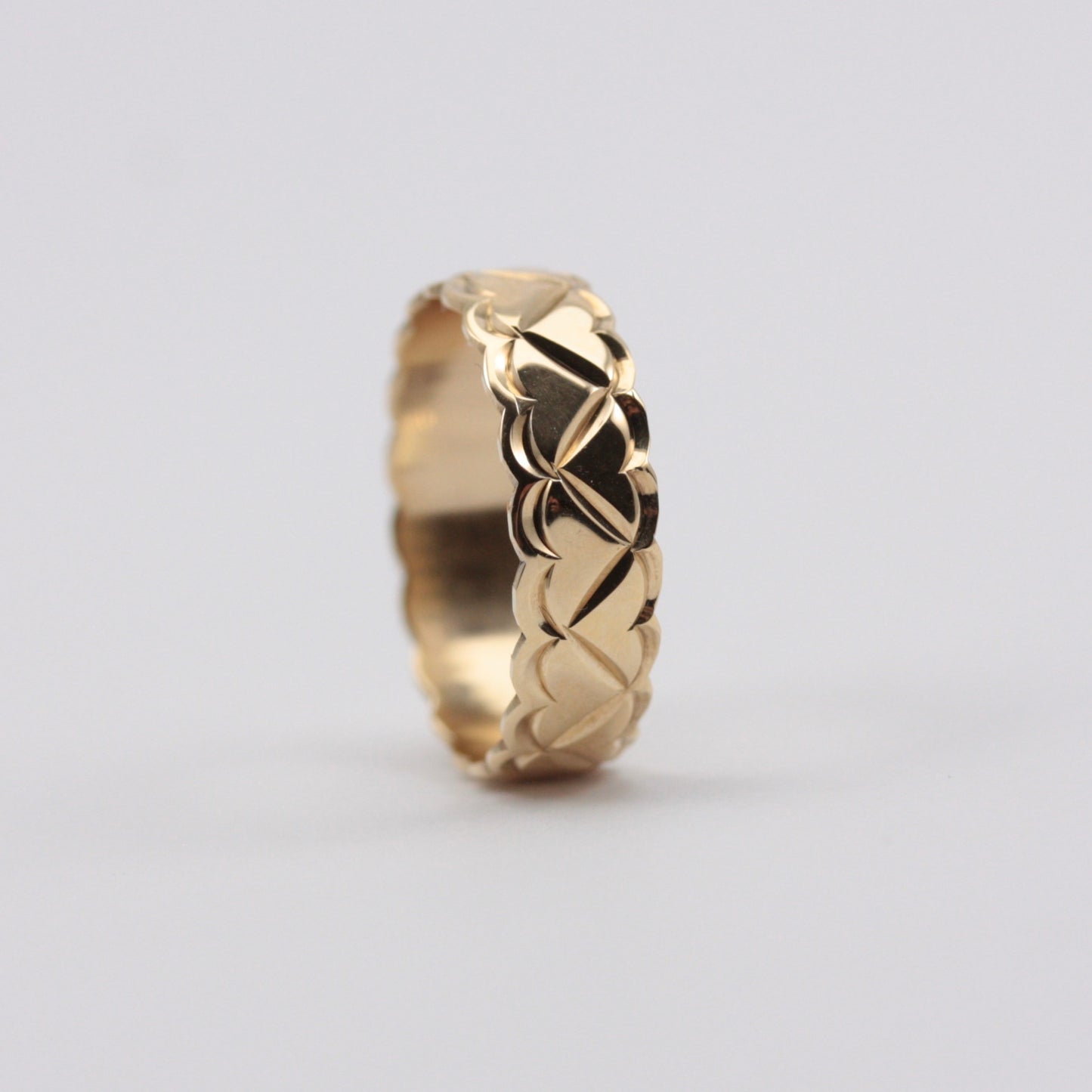 Vintage 9ct Gold Scalloped Edge Heart Patterned Band, 1987