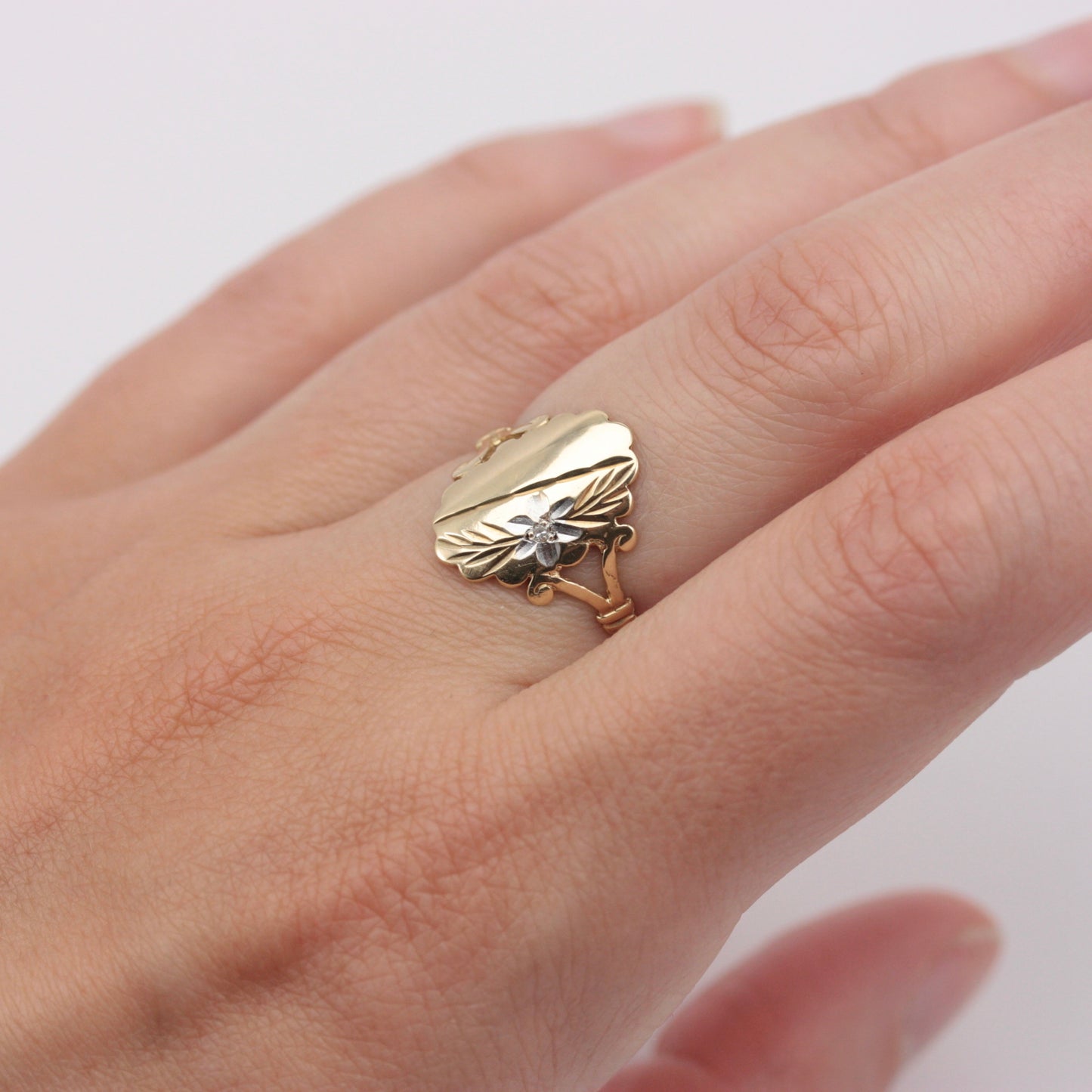 Vintage 9ct Gold Scalloped Oval Plaque Ring, 1991