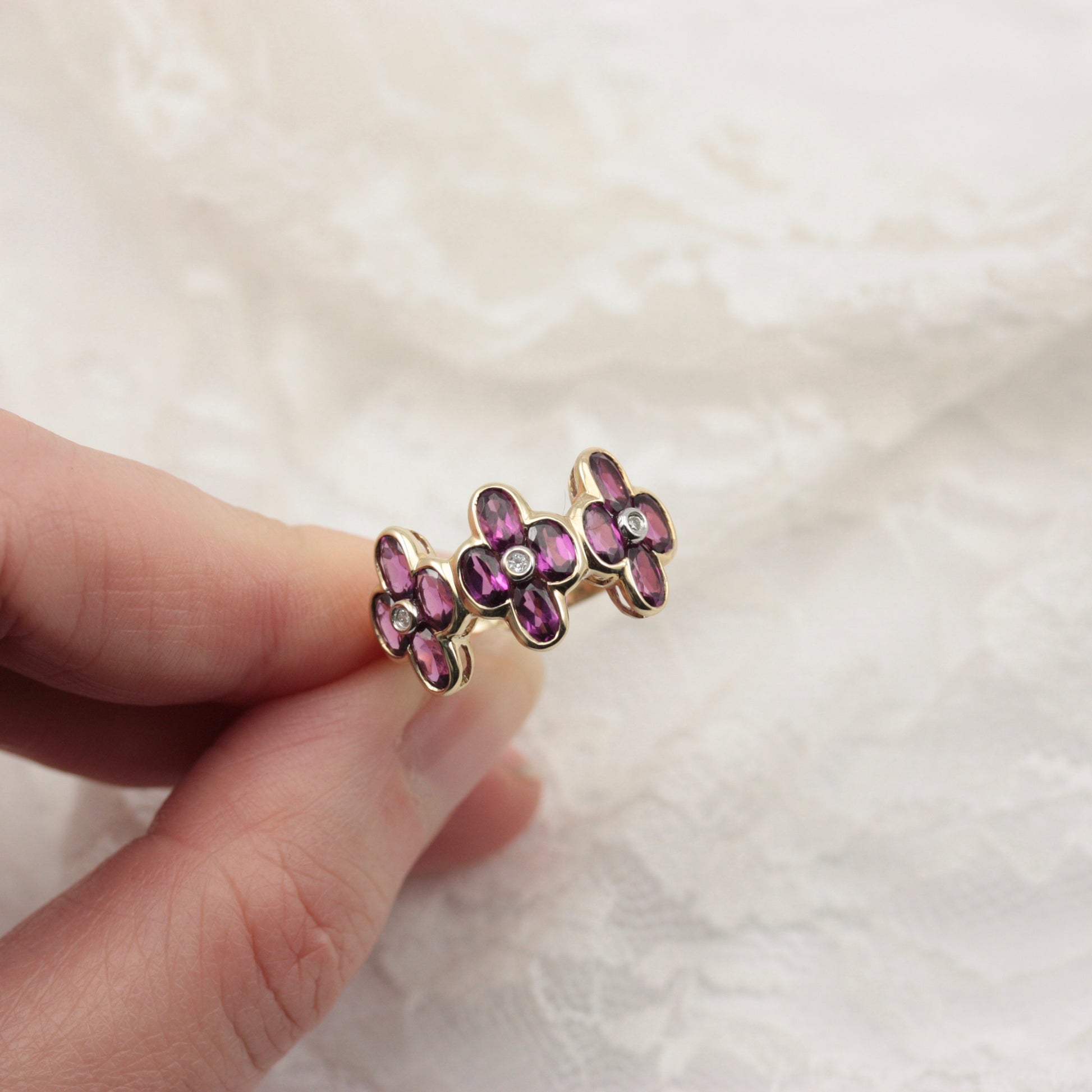 pre-owned 9ct gold garnet diamond ring