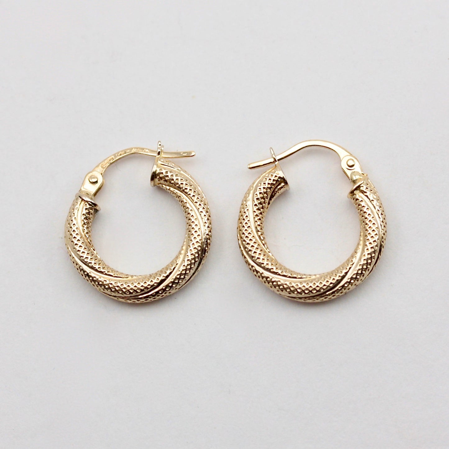Pre-owned Italian Gold Textured Twist Earrings by Unoaerre, Small