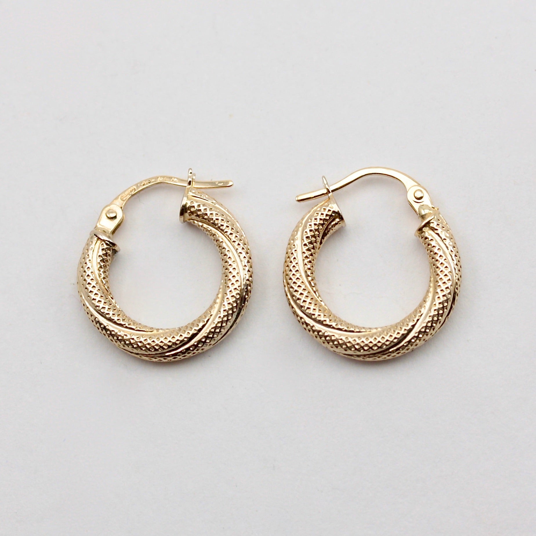 Pre-owned Italian Gold Textured Twist Earrings by Unoaerre, Small