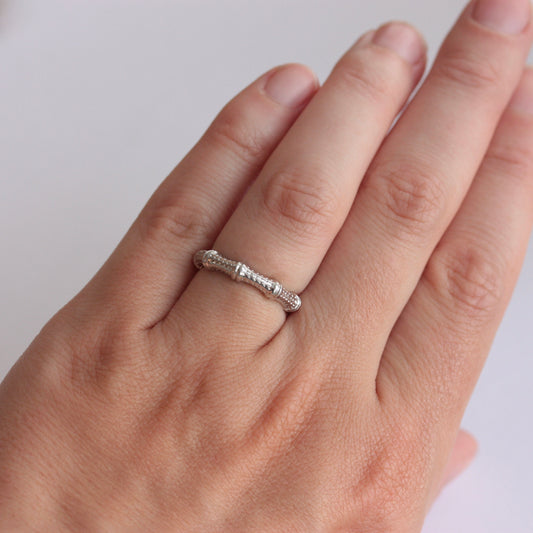 Vintage 9ct White Gold Textured Bamboo Design Ring