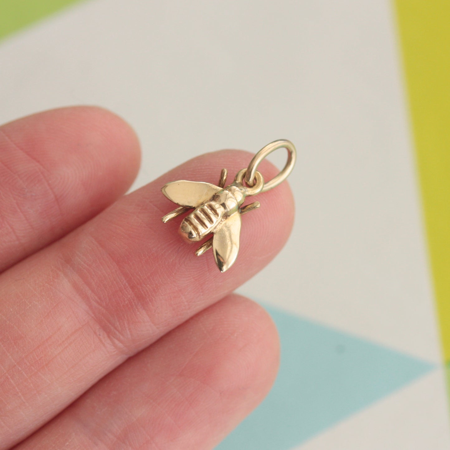 vintage 9ct gold bee charm