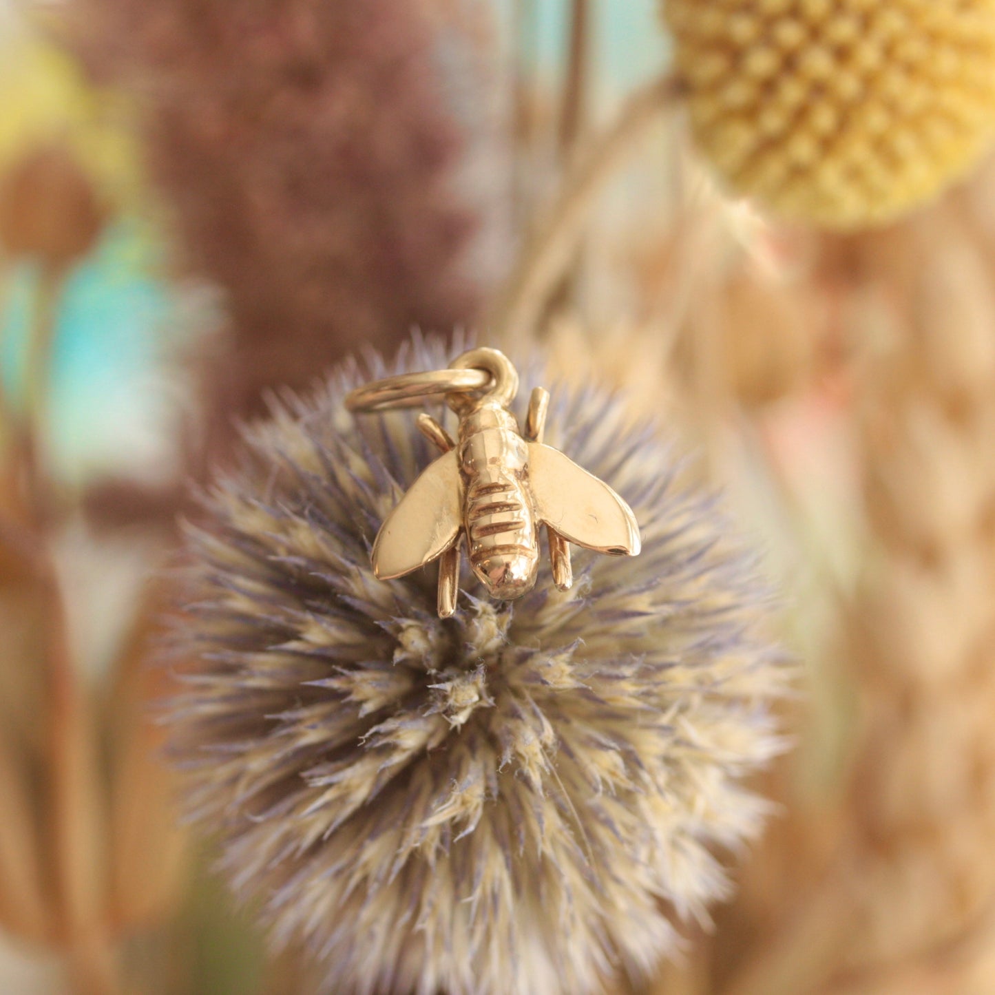 vintage 9ct gold bee pendant
