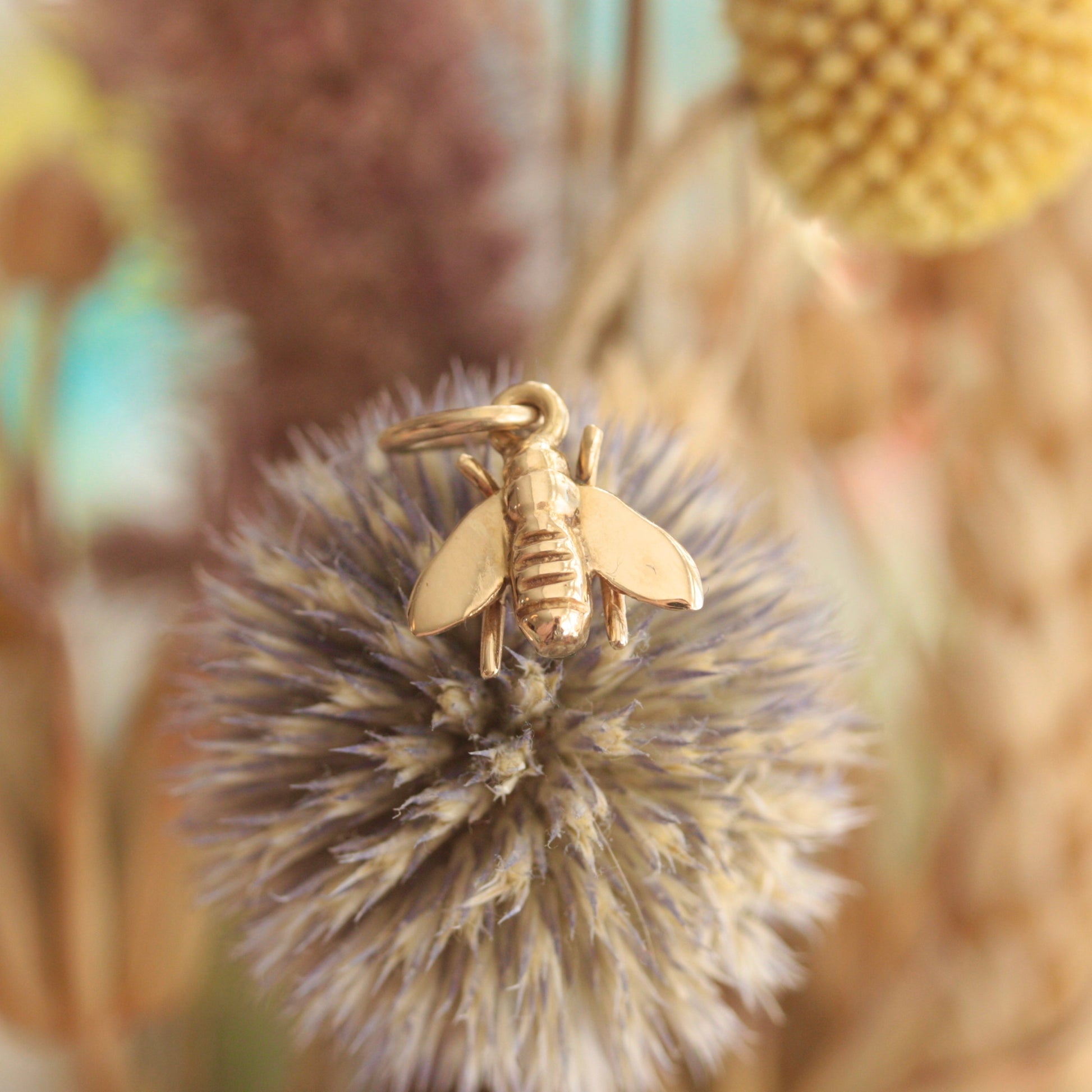 vintage 9ct gold bee pendant