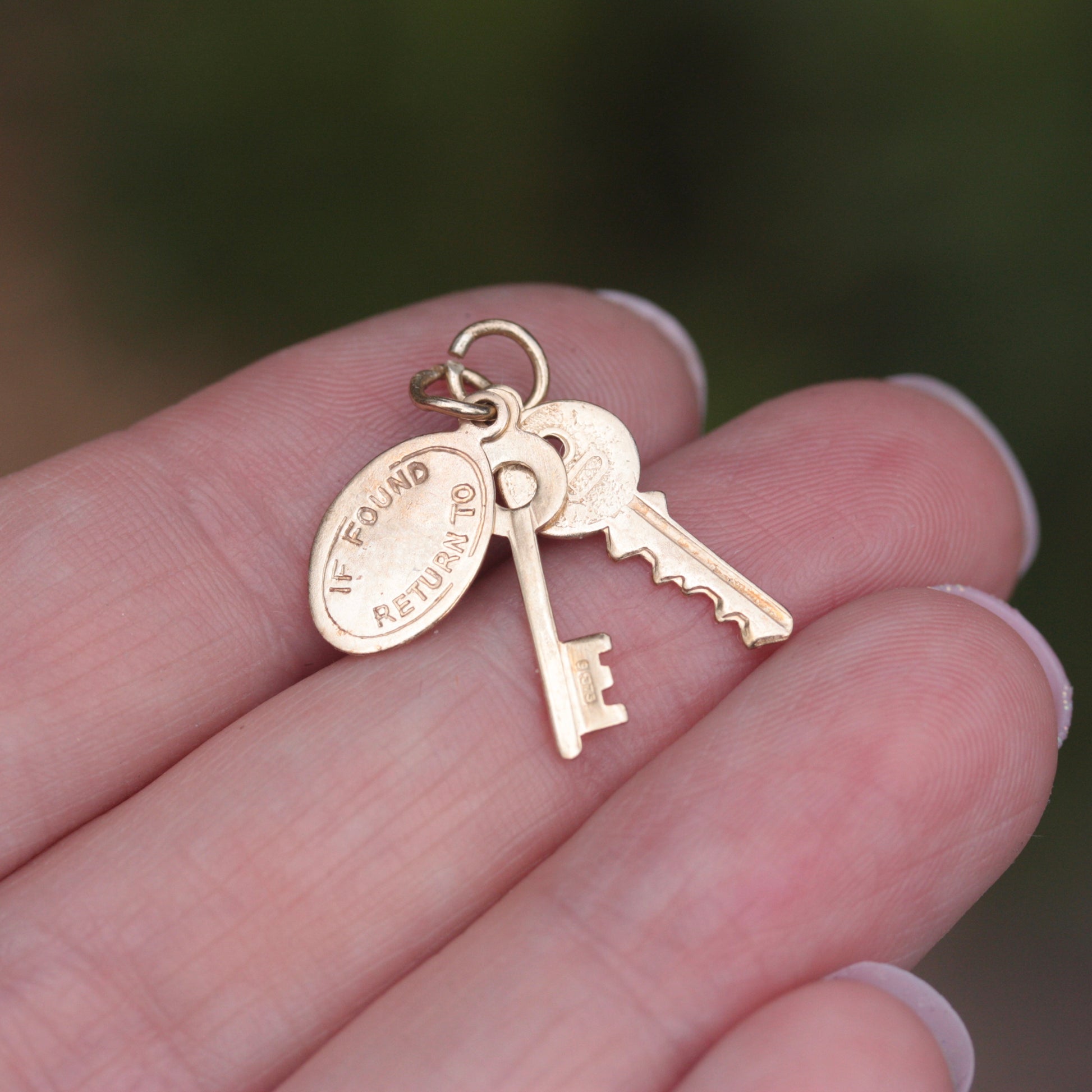 9ct gold yale and mortar key