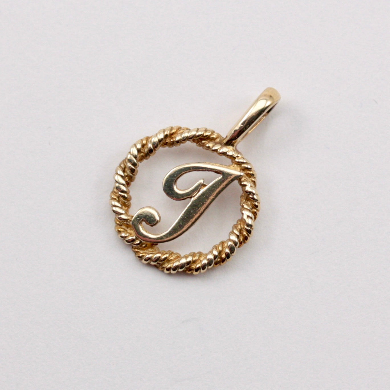 vintage 9ct gold initial J pendant