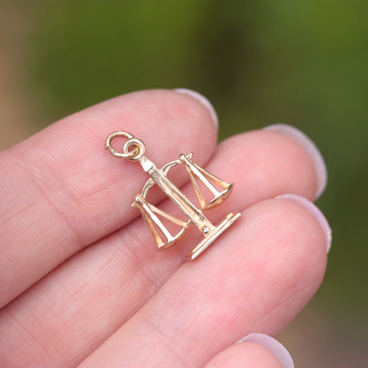 vintage 9ct gold scales charm