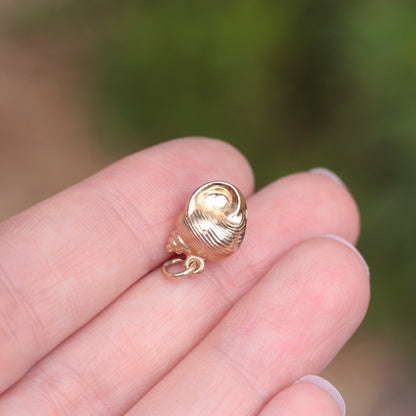9ct gold shell charm