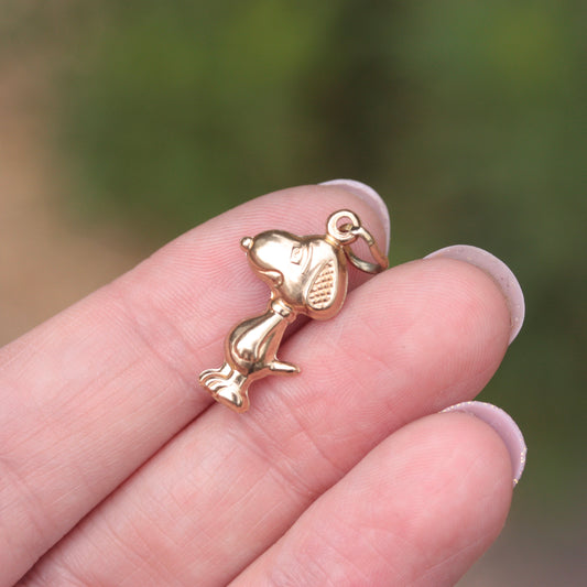 vintage 9ct gold snoopy charm