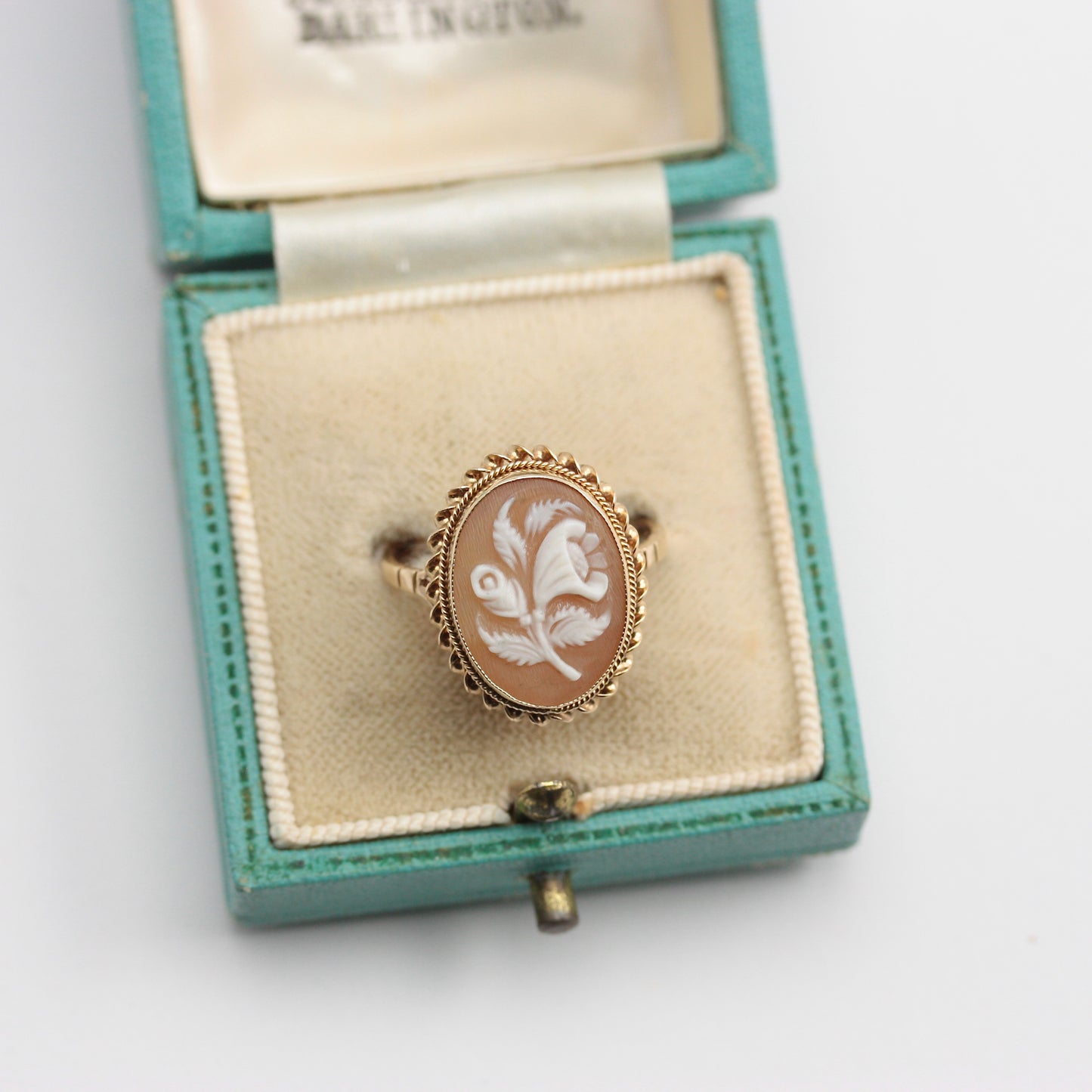 9ct gold cameo ring